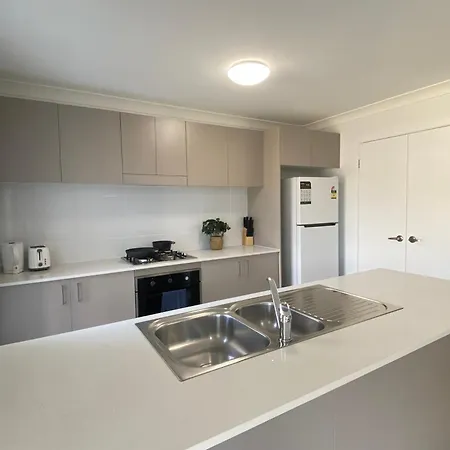 Edmondson Modern 4 Bedroom House Quiet & Convenient Prestons Exterior photo