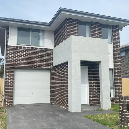 Edmondson Modern 4 Bedroom House Quiet & Convenient Prestons Exterior photo