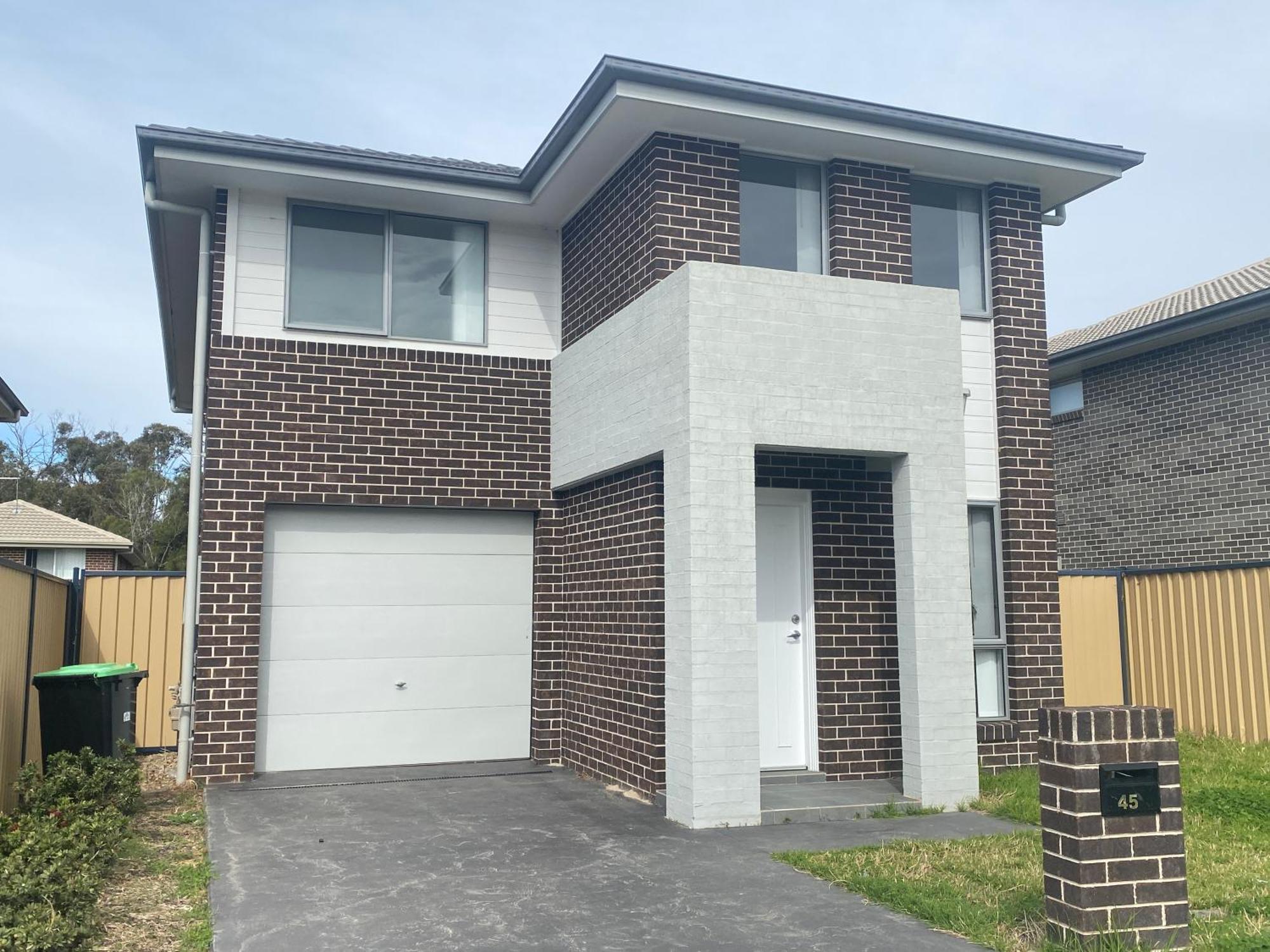 Edmondson Modern 4 Bedroom House Quiet & Convenient Holiday home